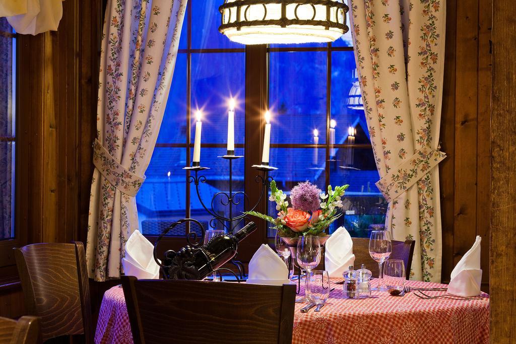 Hotel Aux Mille Etoiles Salvan ภายนอก รูปภาพ
