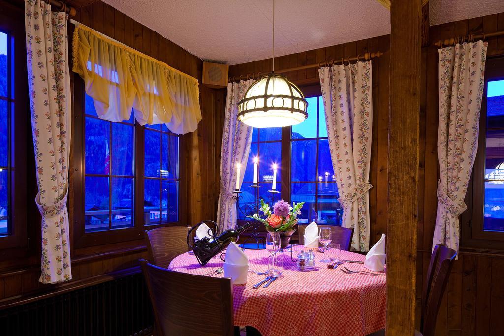 Hotel Aux Mille Etoiles Salvan ภายนอก รูปภาพ