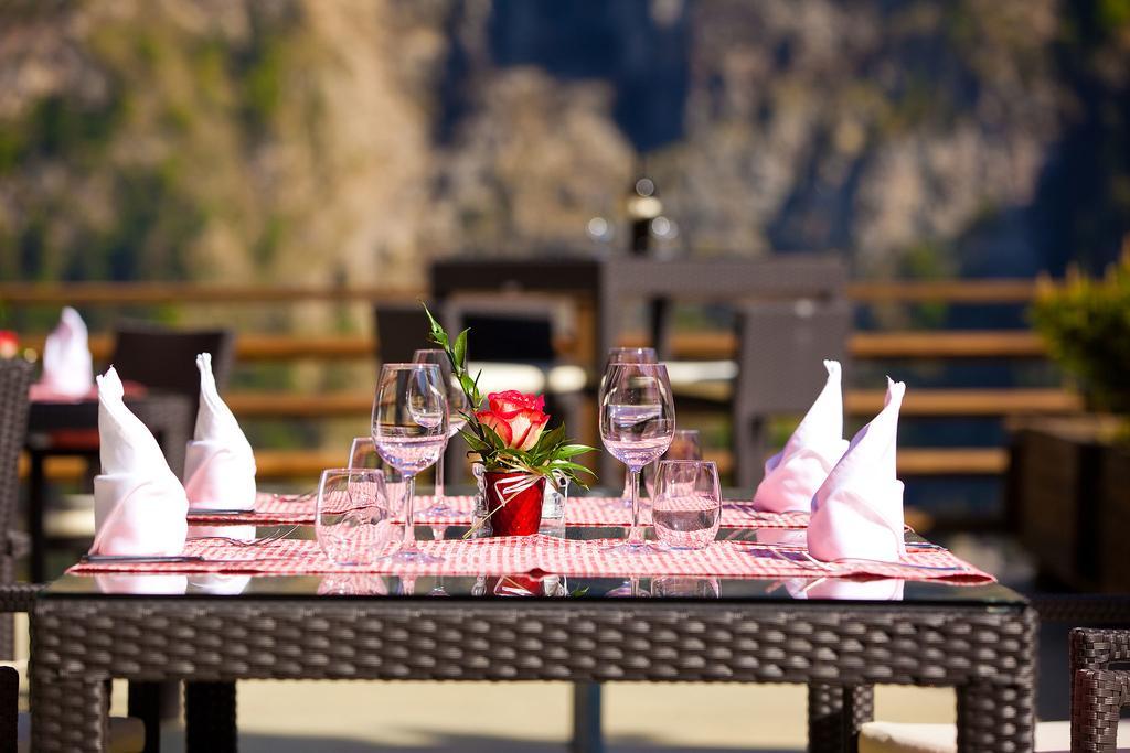 Hotel Aux Mille Etoiles Salvan ภายนอก รูปภาพ