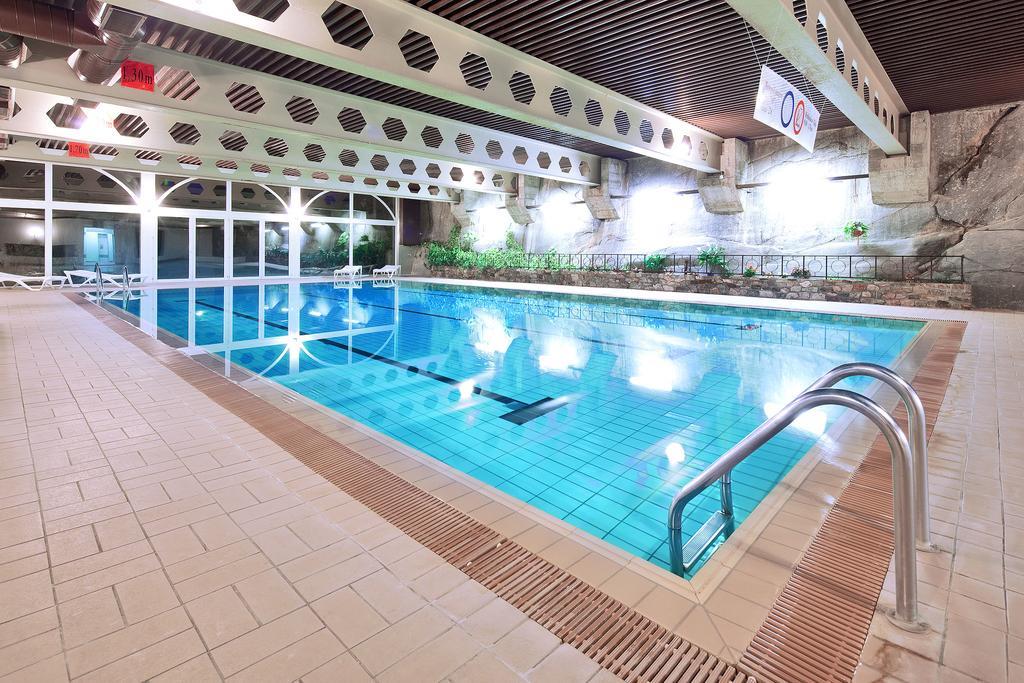 Hotel Aux Mille Etoiles Salvan ภายนอก รูปภาพ