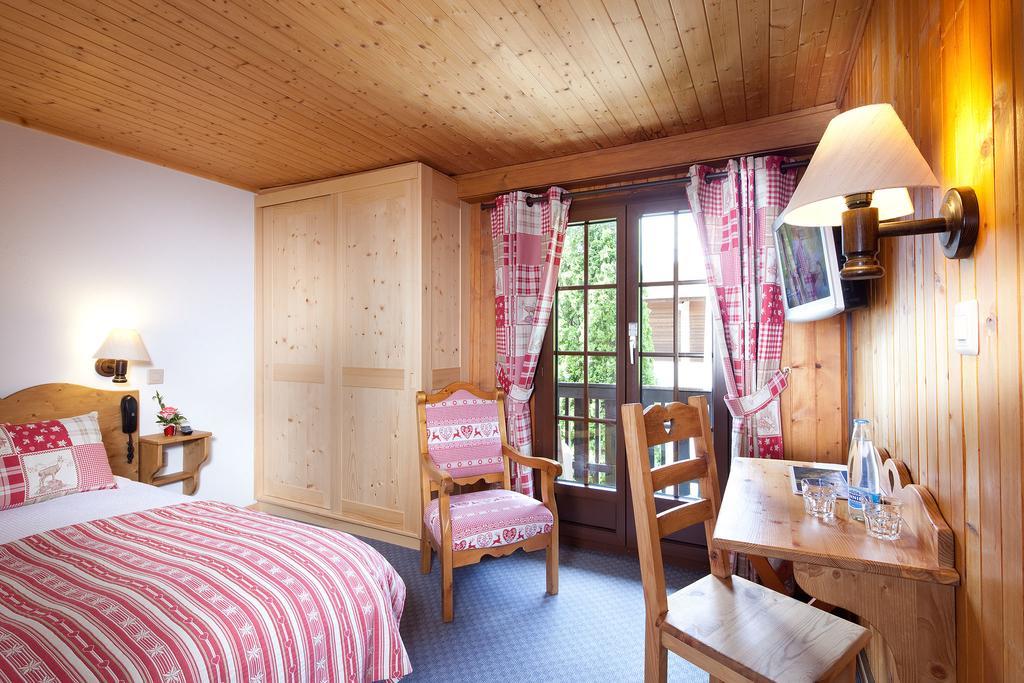 Hotel Aux Mille Etoiles Salvan ภายนอก รูปภาพ