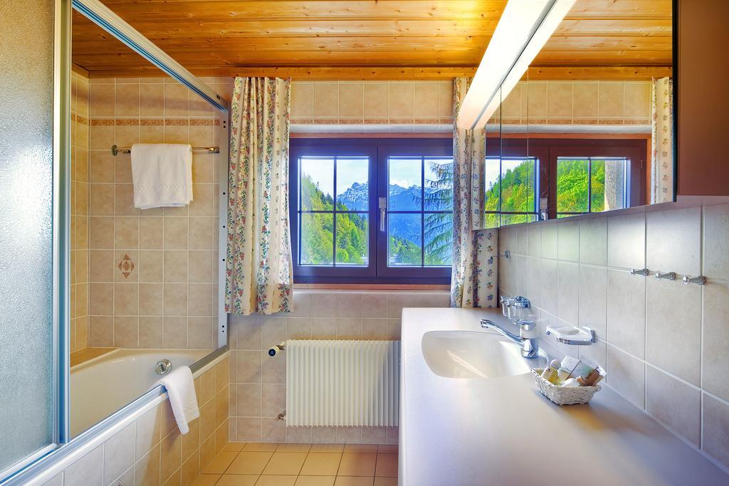 Hotel Aux Mille Etoiles Salvan ภายนอก รูปภาพ