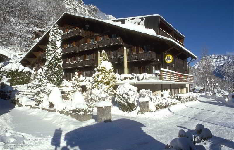 Hotel Aux Mille Etoiles Salvan ภายนอก รูปภาพ